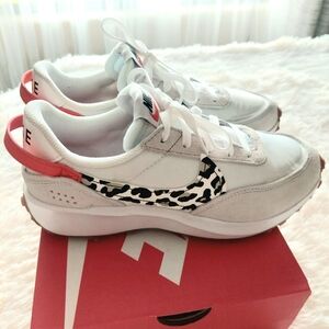 NIB Nike Women Waffle Debut White Leopard ( Women Size 8 US) 